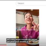 Jangan Munafik! Bunda Corla: Aku Pernah Jadi Perempuan Tersexy di Acara Farhat Abbas dan Nia Daniaty 2003 lalu. Ingat Gak?