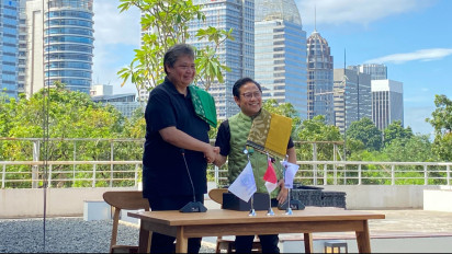 Arti Sarung yang Dikenakan Airlangga dan Cak Imin