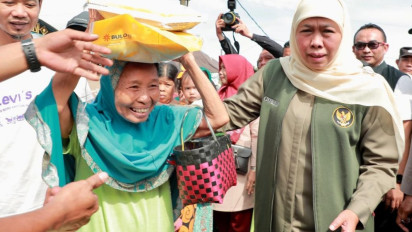 Gubernur Khofifah Sidak Operasi Pasar di Sidoarjo, 4367 Ton Beras Murah Berkualitas Didistribusikan untuk Masyarakat