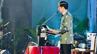 Presiden Joko Widodo Menggunakan Kain Tenun Songket Batubara Saat HPN 2023 di Medan