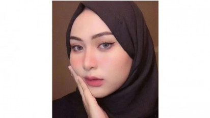 Cantiknya Enggak Ketolongan, Begini Potret-potret Elisa Siti yang Disikat Sang Mantan Kekasih dengan Kloset