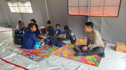 Biro SDM Polda Papua Terjunkan Tim Psikologi Bantu Warga di Tenda Pengungsian