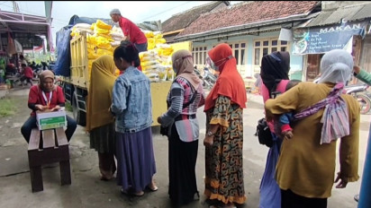 Harga Beras Mahal, Warga Serbu Operasi Pasar Beras Dan Minyak Goreng Murah, hingga Warga Kecewa Tak Kebagian