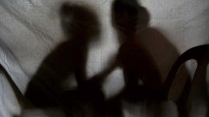 Model Seksi Ini ‘Doyan’ Kakek Berumur, Suaminya 74 Tahun Kini Dia Selingkuh dengan Kakek Lain, Kepergok di Kamar Mandi Lagi…