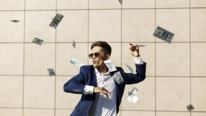 5 Zodiak ini 'Hujan Cuan' dan Jadi Sultan Tajir Melintir di Tahun 2023, Siap-siap Ketiban Durian Runtuh!