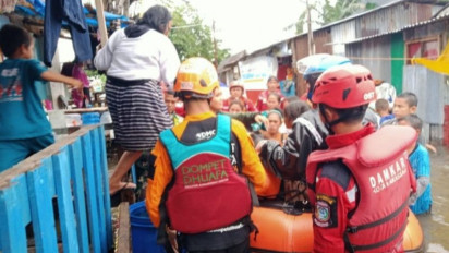 Kota Makassar Terkepung Banjir, Seorang Ibu Meninggal Dunia Akibat Terpeleset