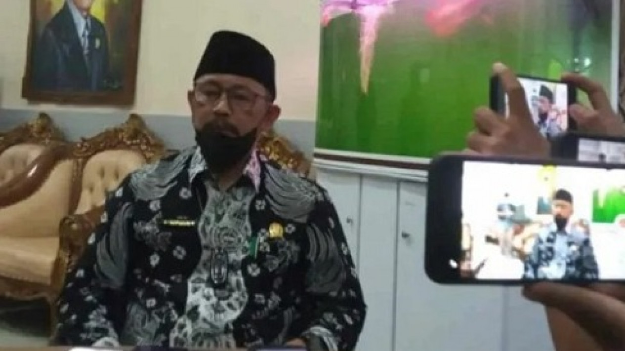DPRD Indramayu Proses Pengunduran Diri Wabup Lucky Hakim
            - galeri foto