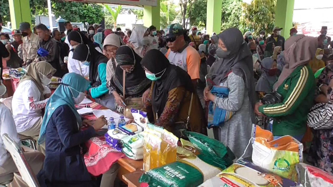 Harga Sembako Naik, Warga Sleman Serbu Pasar Murah
            - galeri foto