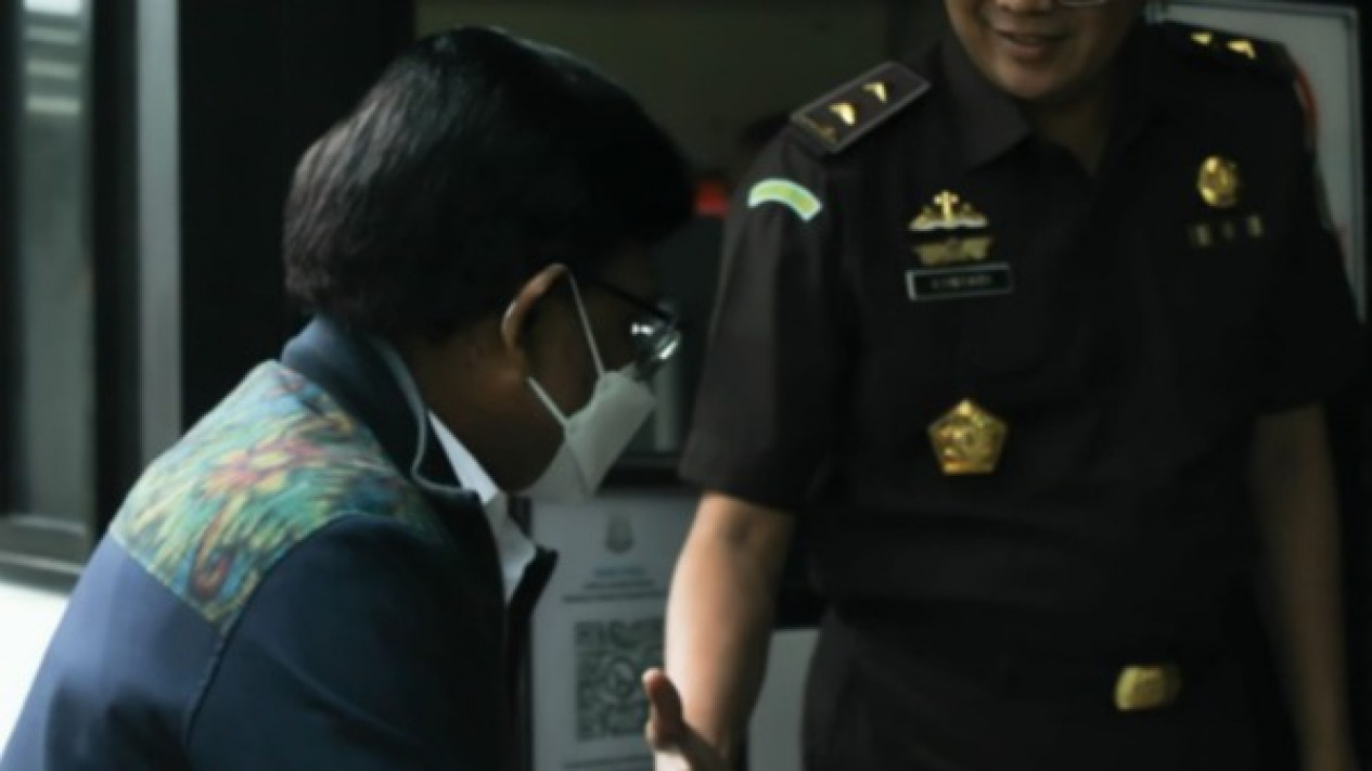 Wow! 9 Jam Berlalu, Johnny G Plate Belum Keluar dari Pemeriksaan di Kejagung
            - galeri foto