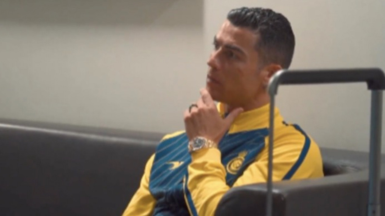 Ronaldo Pakai Jam Tangan Rolex Terbuat dari Batu Rubi dan Safir jelang Lawan Al-Wehda, Intip Harganya di Sini
            - galeri foto