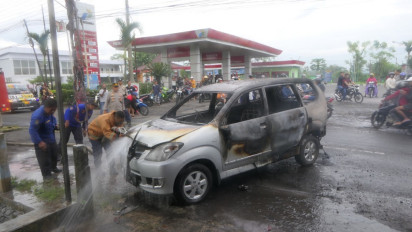 Akibat Korsleting, Mobil Pelangsir BBM Ludes Terbakar di SPBU Lumajang