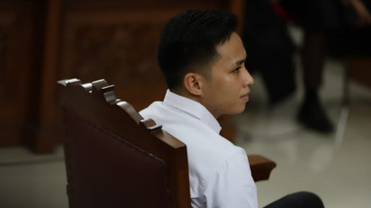 Begini Potret Rawut Wajah Ayah Brigadir J saat Mendengar Vonis Bharada Richard Eliezer