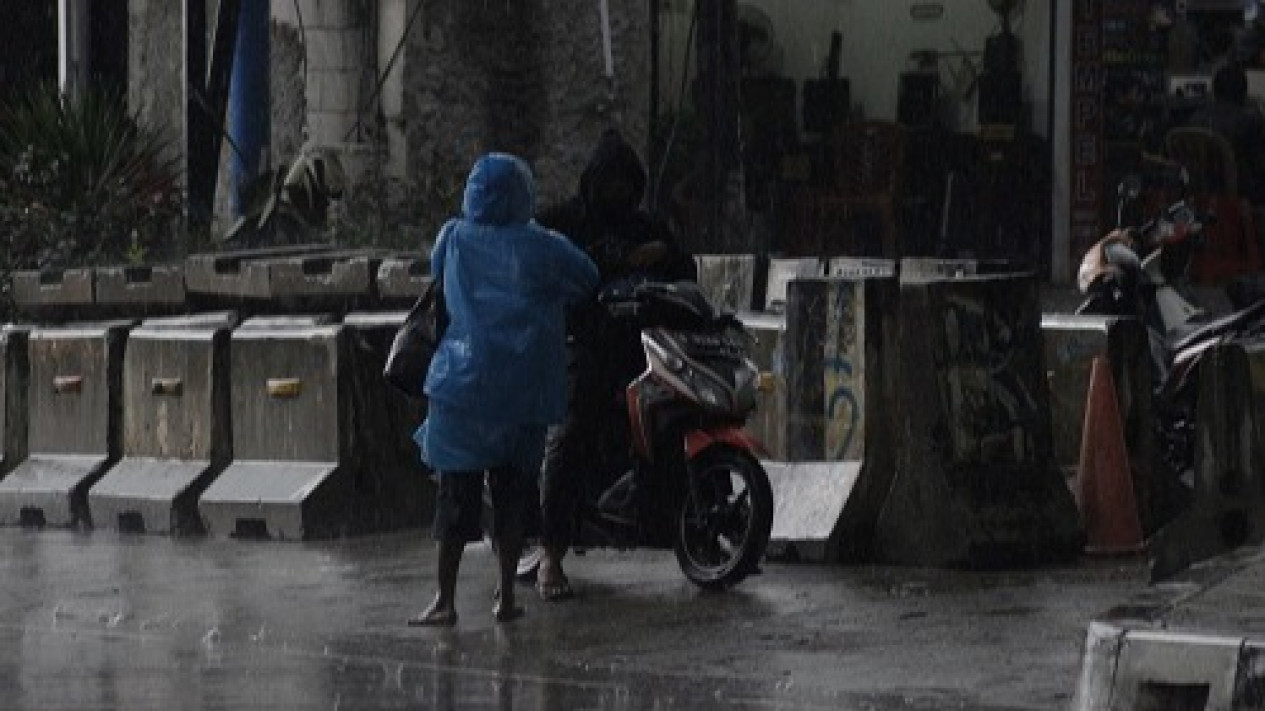 Prakiraan Cuaca Hari Ini 16 Februari 2023 Jakarta Hujan Deras
            - galeri foto