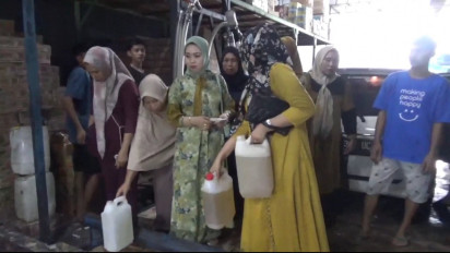 Minyakita Langka dan Mahal, Warga dari Berbagai Wilayah di Sulawesi Selatan Berburu Minyak Curah di Gowa