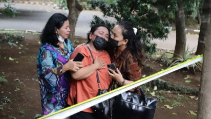Pembunuhan Sopir Taksi Online di Depok: Usai Layangkan Sumpah Serapahnya ke Anggota Densus 88, Istri Korban Jatuh Pingsan