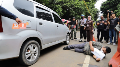 Foto-foto Rekonstruksi Pembunuhan Sopir Taksi Online oleh Oknum Densus 88, Ada 40 Adegan