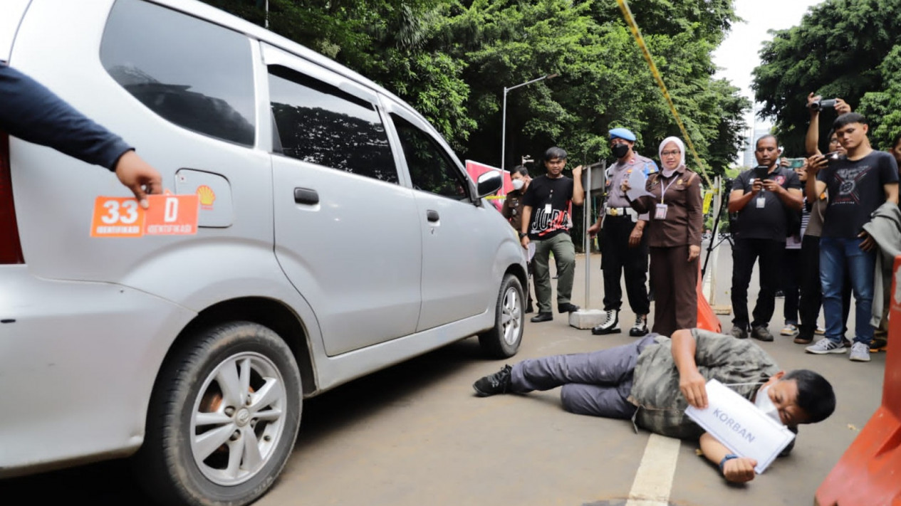 Terungkap! Anggota Densus Bunuh Sopir Taksol di Depok karena Ketagihan Judi Online
            - galeri foto