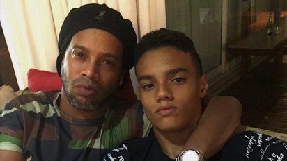 Anak Ronaldinho Debut Saat Barcelona Jumpa Manchester United