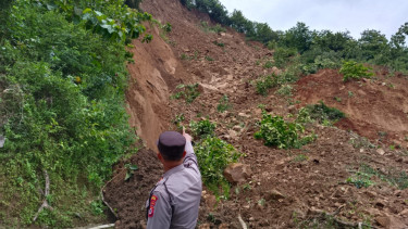 Dampak Bukit Longsor di Gunungkidul, Sejumlah Warga Diungsikan