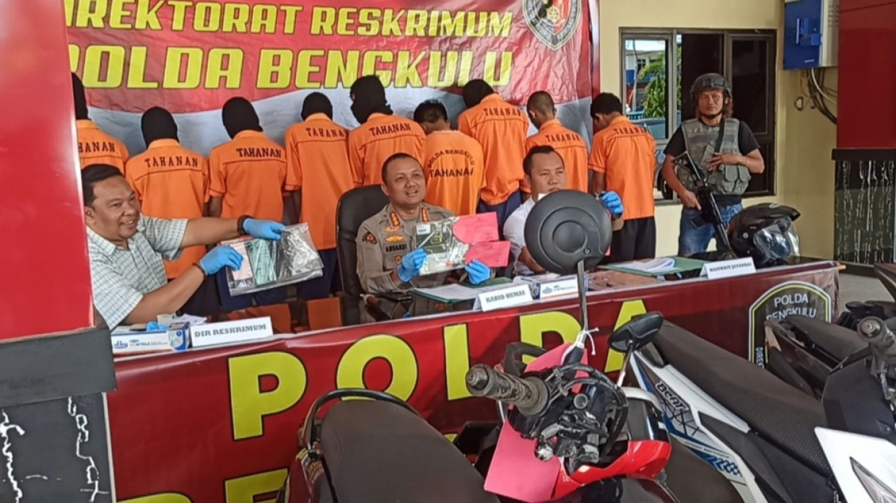 Terlibat Kasus Begal, 7 Orang Anak di bawah Umur Ditangkap Polisi
            - galeri foto
