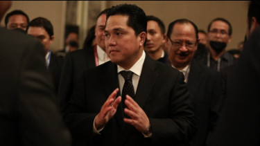 Baru Sehari Menjabat Ketum PSSI, Erick Thohir Langsung Menghadapi Kericuhan Suporter