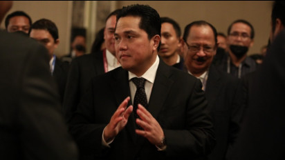 Baru Sehari Menjabat Ketum PSSI, Erick Thohir Langsung Menghadapi Kericuhan Suporter