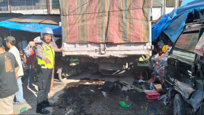 Rem Blong, Truk Tabrak 7 Kendaraan dan 2 Lapak Pedagang