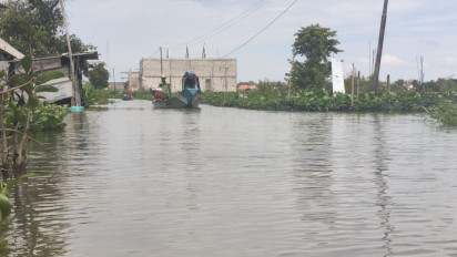 Memilukan, Satu Desa di Lamongan Terisolir Akibat Luapan Sungai Bengawan Njero