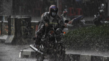 Prakiraan Cuaca Hari Ini 19 Februari 2023, Jakarta Hujan pada Siang dan Sore