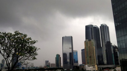 Waspada, Jakarta Diprakirakan Hujan Disertai Petir pada Senin siang