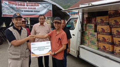 Korban Banjir KSB Terima Bantuan 100 Ton Beras 