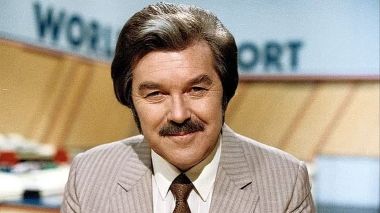 Legenda Presenter Olahraga Dickie Davies Meninggal di Usia 94 Tahun 
            - galeri foto