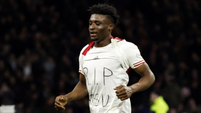 Alasan Kudus Tidak Menerima Kartu Kuning Saat Memberi Penghormatan untuk Christian Atsu