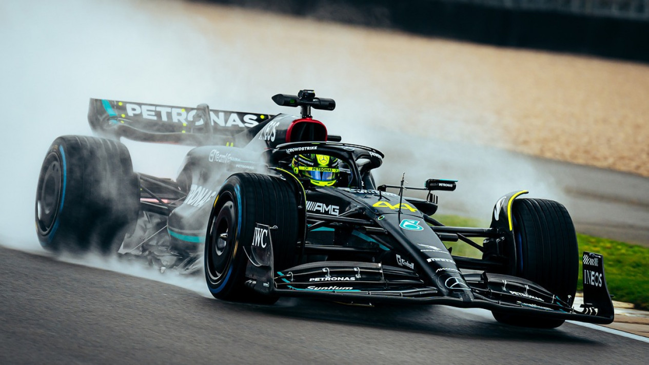Luncurkan Mobil W14, Bos Mercedes Percaya Diri Lewis Hamilton dan George Russel Bersaing untuk Gelar Juara F1 Musim Ini
            - galeri foto