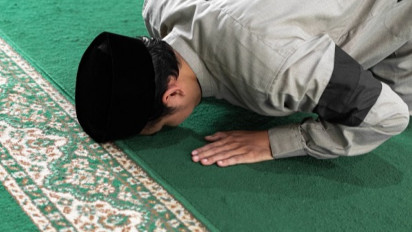 Tata Cara Sholat Taubat, Lengkap dengan Dzikir Penghapus Dosa