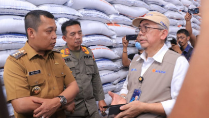 Sidak Gudang Bulog, Pj Wali Kota Pekanbaru Nyatakan Stok Sembako Aman Hingga Lebaran