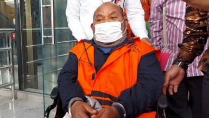 KPK Dinilai Kriminalisasi Lukas Enembe, Pihak Keluarga Beberkan Kondisi Gubernur nonaktif Papua 