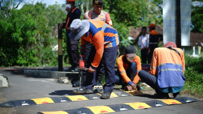 Tekan Angka Kecelakaan, KAI Daop 6 Yogyakarta Pasang Speed Bump di 12 Perlintasan Sebidang