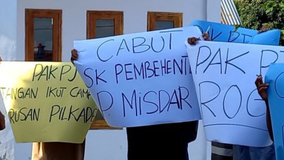 Diduga Arogansi, Puluhan Warga Berunjuk Rasa Tuntut Pj Kades Sidodadi, Probolinggo, Diganti