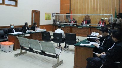 Teddy Minahasa Mangkir dengan Alasan Sakit, Sidang Ditunda