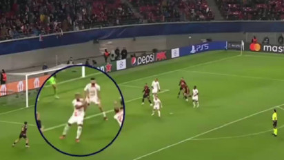 VAR Tak Berguna! Fans Manchester City Marah, Wasit Abaikan Handball Pemain Leipzig