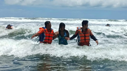 Tim SAR Parangtritis Selamatkan 3 Wisatawan Salah Satunya Asal Perancis