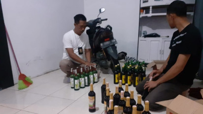 Gelar Razia, Satpol PP Banjarnegara Sita Puluhan Botol Miras dari Tempat Karaoke