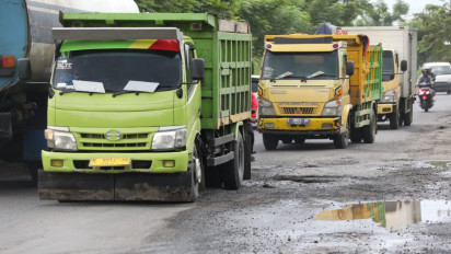 Rawan Laka, Dinas PU Bina Marga dan SDA Sidoarjo Segera Perbaiki Jalan Berlubang di Ruas Lingkar Timur