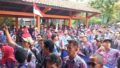 Ramai-ramai Anggota PPDI Kebumen Geruduk Kantor Bawaslu, Gegera Perangkat Desa Dilarang jadi Panwascam