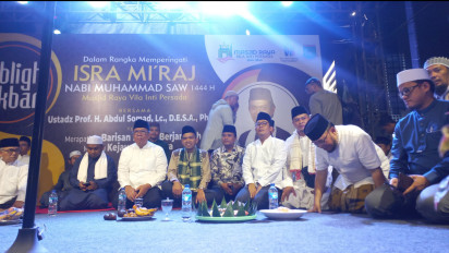 Ribuan Warga Khidmat Dengarkan Tausiah Ustadz Abdul Somad dalam Tabligh Akbar Isra Mi'raj di Masjid Raya Vila Inti Persada