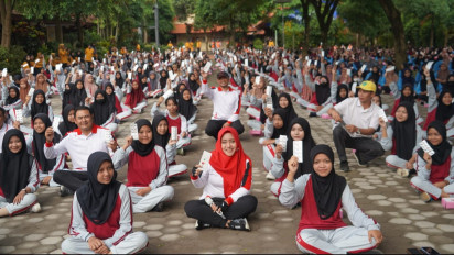 Dukungan Prognas Penurunan Stunting, Bupati Ikfina terus Gencar Ajak Rematri (Remaja Putri) Minum TTD