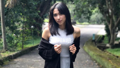 Foto-foto Jadul Atlet Voli Cantik Yolla Yuliana, Sudah Punya Tato Sejak Lama