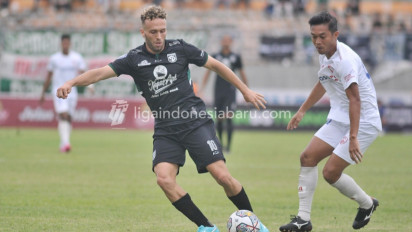 Bobol dari Gol Bunuh Diri, Pelatih Persebaya Aji Santoso Pilih Tak Salahkan Pemain, Evaluasi Perbaiki Lini Pertahanan