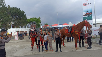 Polda Sumut Terjunkan Polisi Berkuda Selama Even F1 Powerboat di Danau Toba 